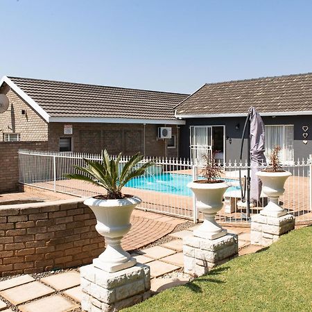 @Home Guest House Zeerust Exterior photo