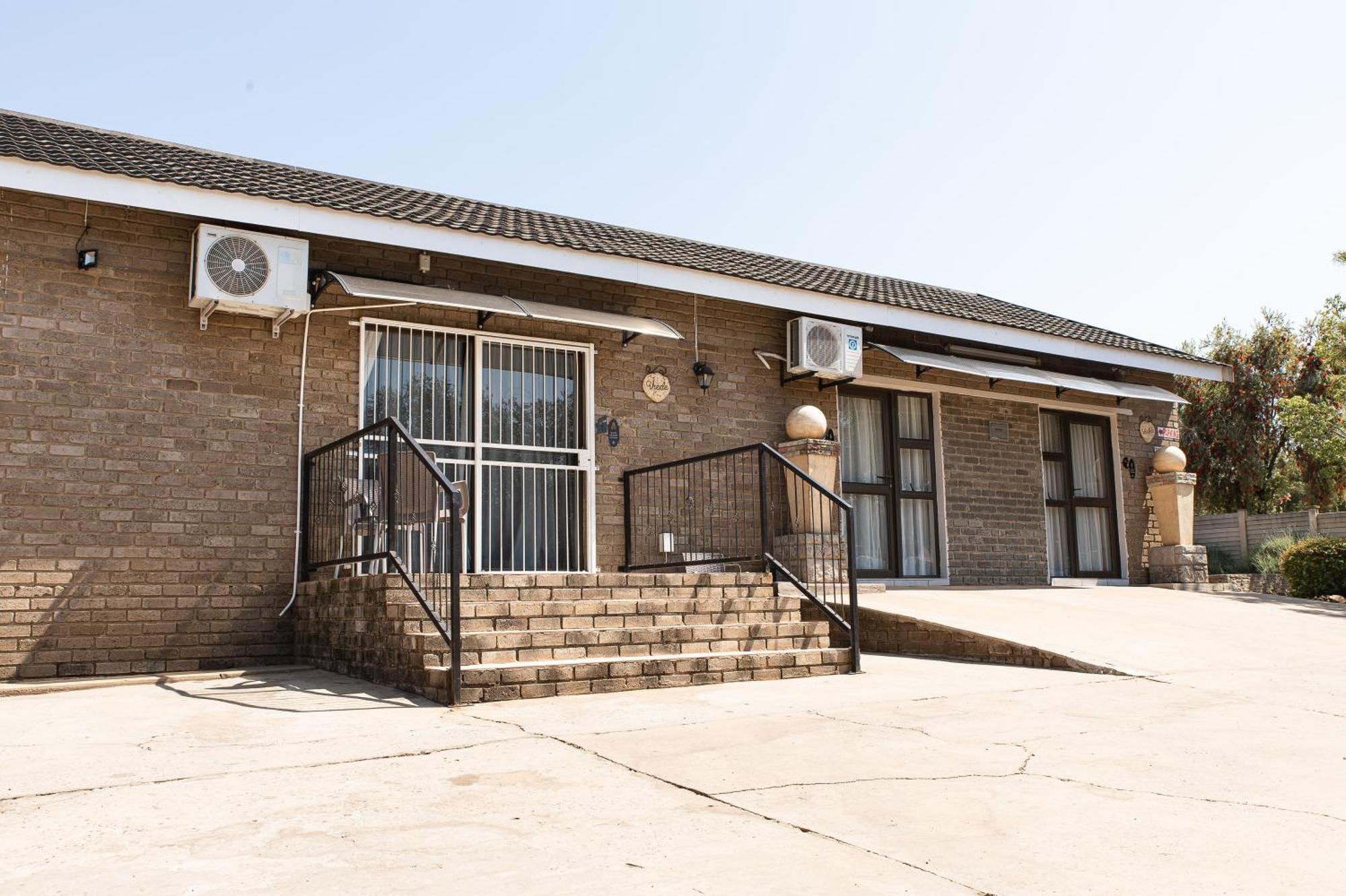 @Home Guest House Zeerust Exterior photo